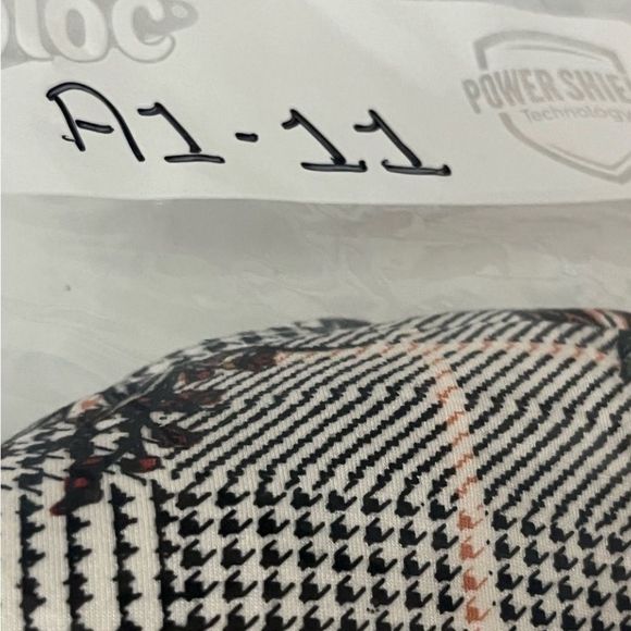 Faith And Joy Women’s Floral Houndstooth Top White Black Size Large - Picture 9 of 12